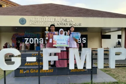 SMA Negeri 2 Cilacap meraih Juara 3 pada Lomba Karya Ilmiah Populer (LKIP) Biokimia dalam ajang Pesta Sains Nasional (PSN) 2026 yang digelar Fakultas Matematika dan Ilmu Pengetahuan Alam (FMIPA) Institut Pertanian Bogor. (Foto: Dok SMA Negeri 2 Cilacap)