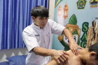 Peserta MTQ Nasional saat mendapatkan layanan dari 20 terapis yang tersedia.