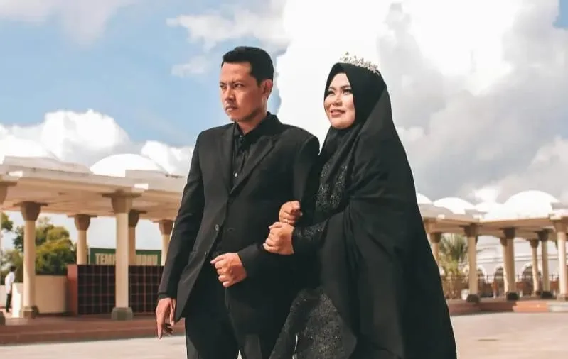 Ilustrasi suami sedang bersama istrinya. (dok Pexels.com)