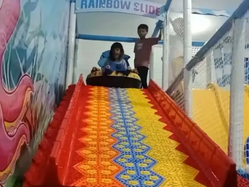 Wahana yang tersedia di Lautan Fantasy Playground Cilacap. (Sumber: TikTok @lautan_fantasy_playgrond)