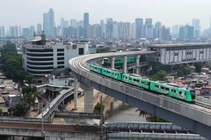 Presiden Prabowo Subianto meresmikan layanan LRT Jakarta jalur Kelapa Gading–Manggarai di Stasiun LRT Manggarai, Jakarta, Rabu (16/9/2026).(Foto: BPMI Setpres)