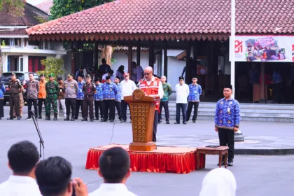 Palang Merah Indonesia (PMI) Kabupaten Banyumas menggelar apel peringatan Hari Ulang Tahun (HUT) ke-81 di Halaman Pendopo Si Panji, Kamis (17/9/2026).(Foto:: Prokompim Setda Banyumas)