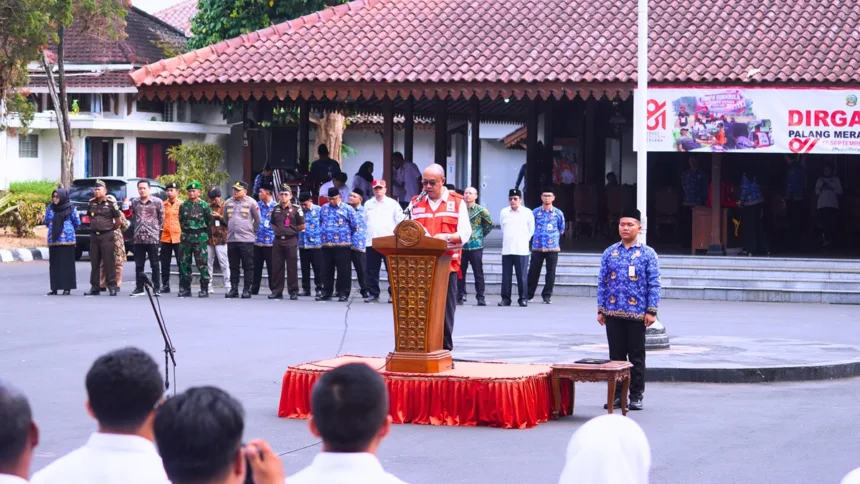 Palang Merah Indonesia (PMI) Kabupaten Banyumas menggelar apel peringatan Hari Ulang Tahun (HUT) ke-81 di Halaman Pendopo Si Panji, Kamis (17/9/2026).(Foto:: Prokompim Setda Banyumas)