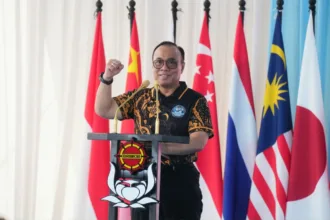 Wakapolri Komjen Pol. Dedi Prasetyo membuka secara resmi kejuaraan olah raga dirgantara mewakili Kapolri Jenderal Polisi Listyo Sigit Prabowo selaku Pembina Komite Olahraga Polri, Kamis (17/9/2026).(Foto: Humas.polri.go.id)