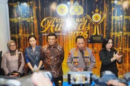 Kapolri Jenderal Polisi Listyo Sigit Prabowo meminta setiap keluhan dan saran masyarakat ditindaklanjuti secara cepat serta dianalisis sebagai sistem peringatan dini untuk memperkuat pembenahan Polri. Arahan tersebut disampaikan Kapolri dalam acara Kompolnas Awards 2026, Kamis (17/9/2026). (Foto: Divisi Humas Polri)