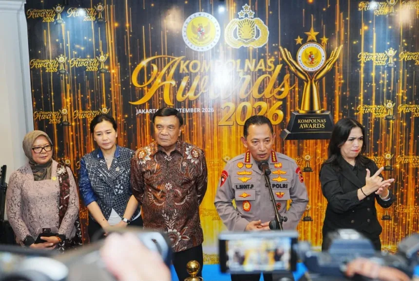 Kapolri Jenderal Polisi Listyo Sigit Prabowo meminta setiap keluhan dan saran masyarakat ditindaklanjuti secara cepat serta dianalisis sebagai sistem peringatan dini untuk memperkuat pembenahan Polri. Arahan tersebut disampaikan Kapolri dalam acara Kompolnas Awards 2026, Kamis (17/9/2026). (Foto: Divisi Humas Polri)