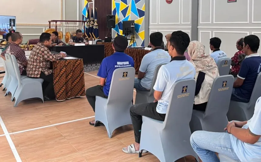 Sejumlah warga binaan RUtan Banjarnegara saat mengikuti sidang TPP