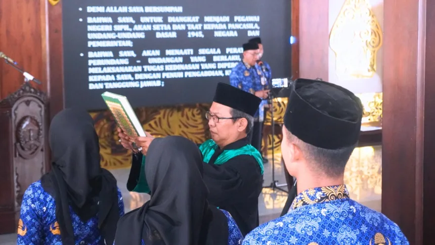 Sebanyak 290 Aparatur Sipil Negara (ASN) di lingkungan Pemerintah Kabupaten Banyumas resmi dilantik dan mengambil sumpah/janji jabatan pada Jumat (18/9/2026).(Foto: Prokompim Setda Banyumas)
