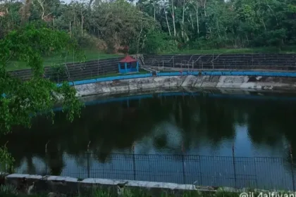 Keindahan Embung Bunter yang terletak di Desa Pamulihan, Karangpucung, Cilacap. (Foto: TikTok @il.4alfiyanii)