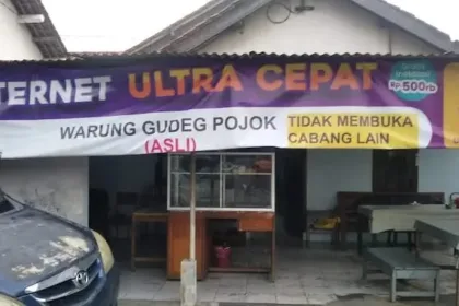Warung Gudeg Pojok, salah satu kuliner legend di Cilacap yang sudah buka sejak 1976. (Foto: Google Maps Warung Gudeg Pojok)