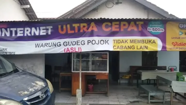 Warung Gudeg Pojok, salah satu kuliner legend di Cilacap yang sudah buka sejak 1976. (Foto: Google Maps Warung Gudeg Pojok)