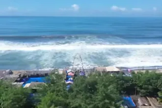 Rekomendasi spot foto yang ada di Pantai Bunton Cilacap. (Foto: TikTok @pokdarwis_dutabahari)