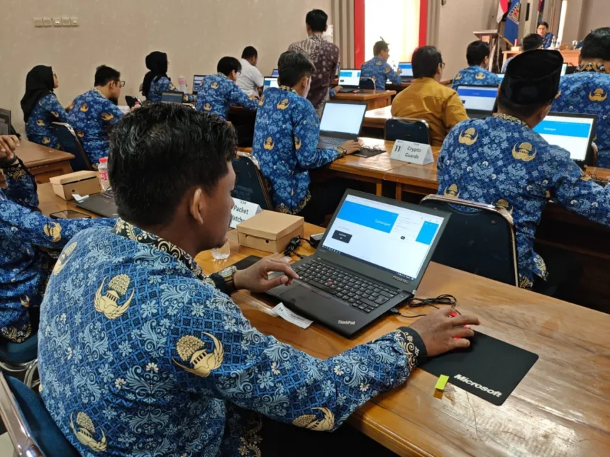 Pemkab Cilacap melalui Diskominfo menguji kesiapan pengelola teknologi informasi di lingkungan perangkat daerah dalam menghadapi ancaman serangan siber melalui ajang Cyberdrill Test 2026.(Foto: Diskominfo Cilacap)