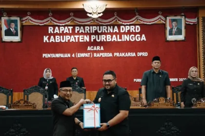 Rapat Paripurna DPRD Purbalingga yang dipimpin oleh Wakil Ketua DPRD Aman Waliyudin dan dihadiri Wakil Bupati Purbalingga Dimas Prasetyahani, Jumat (18/9/2026).(Foto: Dinkominfo Purbalingga)