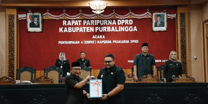 Rapat Paripurna DPRD Purbalingga yang dipimpin oleh Wakil Ketua DPRD Aman Waliyudin dan dihadiri Wakil Bupati Purbalingga Dimas Prasetyahani, Jumat (18/9/2026).(Foto: Dinkominfo Purbalingga)