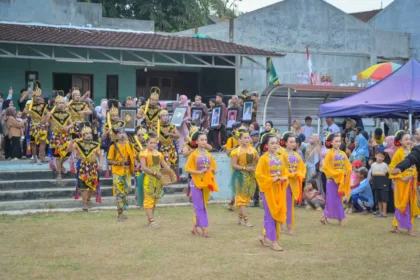 International Minakjingga Heritage Festival 2026 di Banjarnegara berlangsung meriah dengan kirab budaya, gunungan hasil bumi, Rampak Minakjingga dan balon udara. Pemkab bidik agenda KEN.