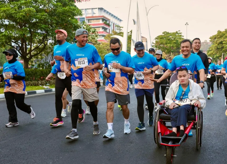 Sebanyak 1.100 pelari mengikuti Bank Jateng Friendship Run 2026 di Semarang. Ajang ini menjadi pemanasan Borobudur Marathon sekaligus membuka peluang bagi UMKM Jawa Tengah