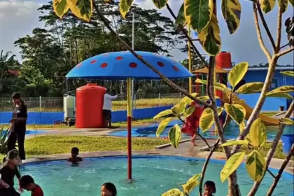 Waterboom dan Playground Sitylinie menjadi destinasi wisata keluarga yang murah di Desa Wisata Panisihan, Maos Cilacap. (Foto: Instagram @pemdes_panisihan)