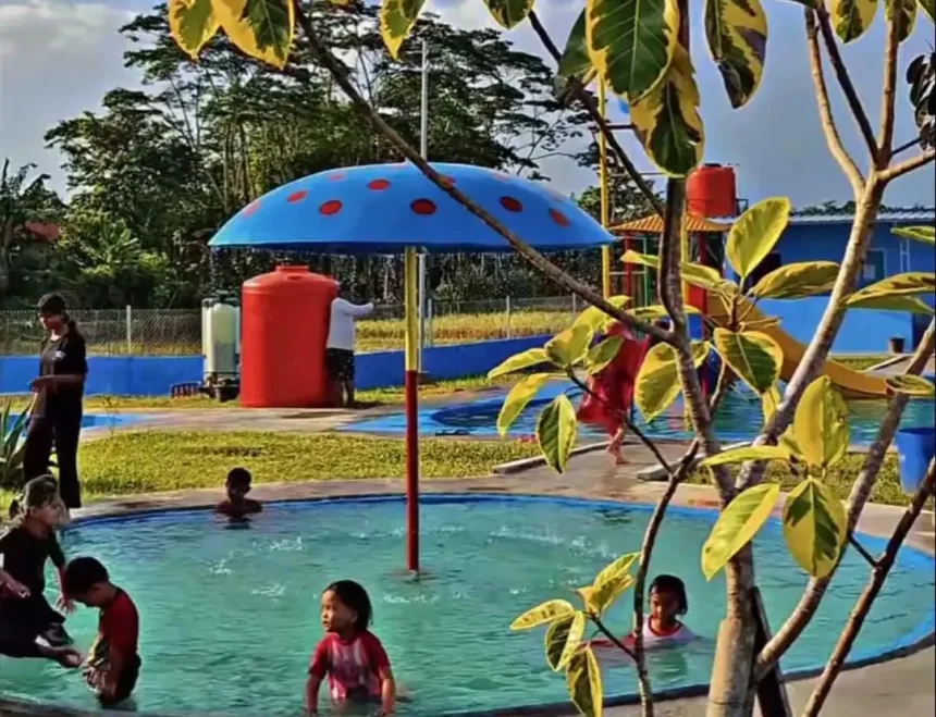 Waterboom dan Playground Sitylinie menjadi destinasi wisata keluarga yang murah di Desa Wisata Panisihan, Maos Cilacap. (Foto: Instagram @pemdes_panisihan)