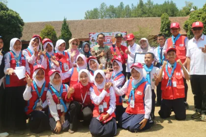 MTsN 1 Banjarnegara meraih juara umum Jumbara PMR Madya 2026 dengan nilai 893,83. Sebanyak 49 kontingen SMP dan MTs bersaing dalam enam bidang kegiatan