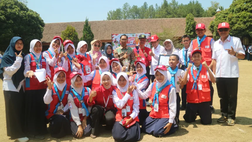 MTsN 1 Banjarnegara meraih juara umum Jumbara PMR Madya 2026 dengan nilai 893,83. Sebanyak 49 kontingen SMP dan MTs bersaing dalam enam bidang kegiatan