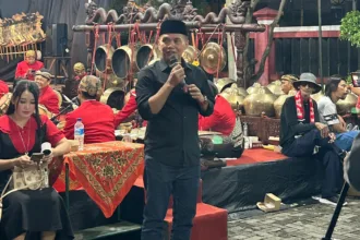 Ketua DPRD Jawa Tengah, Sumanto, kembali menunjukkan komitmennya dalam merawat tradisi dengan menggelar pagelaran wayang kulit di kediamannya, Desa Suruh, Kecamatan Tasikmadu, Kabupaten Karanganyar.(Foto: dok Sumanto)