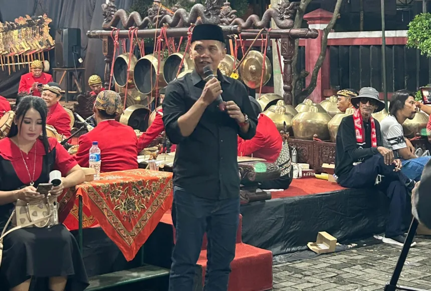 Ketua DPRD Jawa Tengah, Sumanto, kembali menunjukkan komitmennya dalam merawat tradisi dengan menggelar pagelaran wayang kulit di kediamannya, Desa Suruh, Kecamatan Tasikmadu, Kabupaten Karanganyar.(Foto: dok Sumanto)