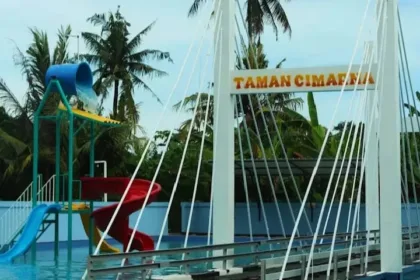 Taman Cimarna, kolam renang yang terletak di Tritih Kulon, Cilacap Utara. (Foto: Google Review Taman Cimarna)