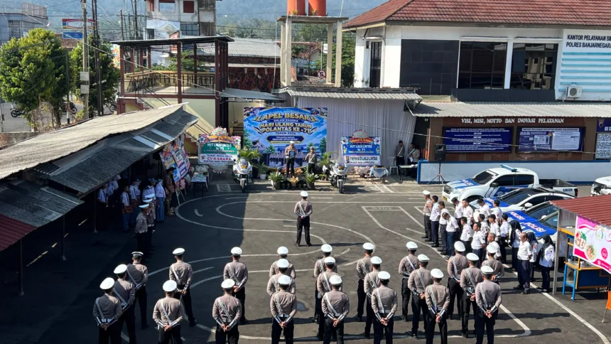HUT Lalu Lintas Bhayangkara ke-71 menjadi momentum Satlantas Polres Banjarnegara memperkuat pelayanan modern, teknologi, transparansi, dan keselamatan.