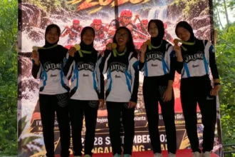 Atlet FAJI Banjarnegara menyumbangkan dua emas untuk Jawa Tengah di Kejurnas Arung Jeram Bali 2026. Emas diraih dari Sprint dan Head to Head Senior Putri R4.