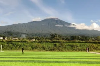 Keindahan Lapangan Kemutug Lor di Baturraden, yang saat ini sedang viral. (Foto: Dok Mercusuarnews.co)