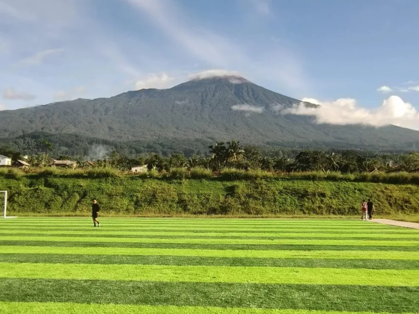 Keindahan Lapangan Kemutug Lor di Baturraden, yang saat ini sedang viral. (Foto: Dok Mercusuarnews.co)