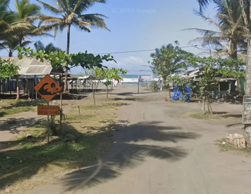 Pantai Sidayu Indah, menjadi salah satu spot wisata eksotis di Kecamatan Binangun, Cilacap. (Foto: Google Street View)