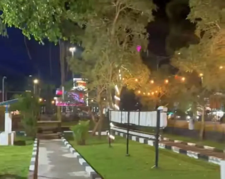 Beberapa ikon Taman Zebra yang berada di depan Alun-alun Cilacap. (Foto: TikTok @kapolrestacilacap)
