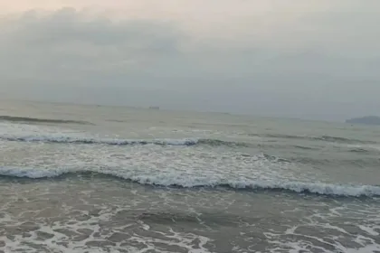 Cek waktu terbaik untuk menikmati keindahan dan liburan hemat di Pantai Kemiren Cilacap. (Foto: Dok Mercusuarnews.co )