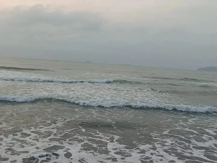 Cek waktu terbaik untuk menikmati keindahan dan liburan hemat di Pantai Kemiren Cilacap. (Foto: Dok Mercusuarnews.co )
