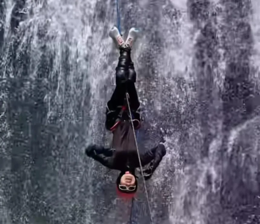 Rekomendasi open trip canyoning dan rappelling di Curug Klapa Banyumas saat libur Lebaran 2026. (Foto: TikTok @tripkelilingbaturraden)