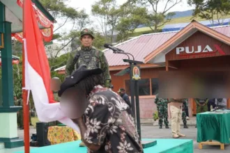 Empat anggota kelompok bersenjata Organisasi Papua Merdeka (OPM) resmi meletakkan senjata dan menyatakan kembali ke pangkuan Negara Kesatuan Republik Indonesia.(Foto: tni.mil.id)