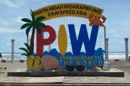 Pantai Indah Widarapayung di Kecamatan Binangun, Cilacap. (Foto: deswita-widarapayungwetan.id)