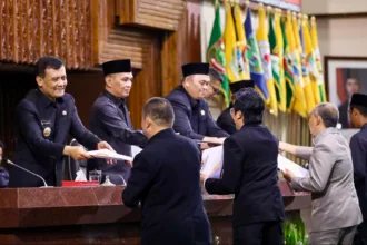 Gubernur saat penyerahan Perubahan APBD Jateng tahun anggaran 2026