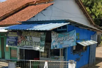 Warung Rujak & Dawet Proliman di Cilacap yang sederhana namun dikenal memiliki cita rasa khas. (Foto: Google Street View)