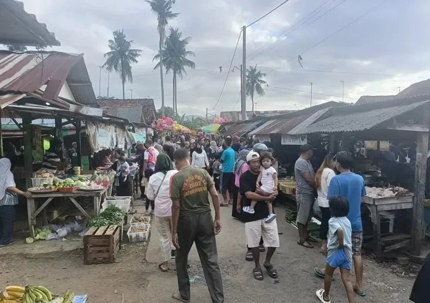 Suasana aktivitas di Pasar Caplek Cigobang, Majenang, Cilacap. (Foto: majenang.cilacapkab.go.id)