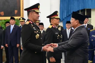 Presiden Prabowo Subianto resmi melantik Jenderal Polisi Suyudi Ario Seto sebagai Kepala Kepolisian Negara Republik Indonesia (Kapolri) di Istana Negara, Jakarta.(Foto: humas.polri.go.id)