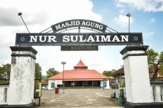 Masjid Agung Nur Sulaiman di kawasan Kota Lama Banyumas. (Foto: visitjawatengah.jatengprov.go.id)