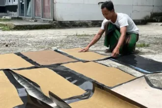 Proses pembentukan lembaran kulit Vegan Leather. (Foto: Instagram @mustav.co)