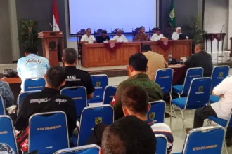 Gelar rapat koordinasi, KONI Banjarnegara mematangkan keberangkatan kontingen Porprov Jateng 2026. Target 7 besar dikejar dengan fokus medali emas dan kesiapan atlet.