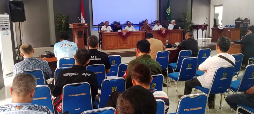 Gelar rapat koordinasi, KONI Banjarnegara mematangkan keberangkatan kontingen Porprov Jateng 2026. Target 7 besar dikejar dengan fokus medali emas dan kesiapan atlet.
