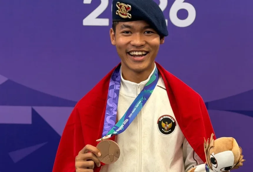 Briptu Muhamad Fawwaz Aditia Farrel, personel Batalyon C Pelopor Satbrimob Polda Metro Jaya berhasil menyumbangkan medali perunggu untuk Kontingen Indonesia pada ajang Asian Games 2026.(Foto: Humas Polri)