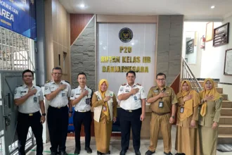 Puskesmas Banjarnegaar 1 saat melakukan supervisi di Rutan Banjarnegara.