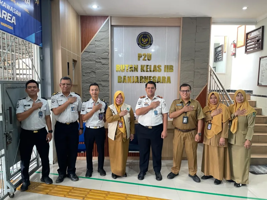 Puskesmas Banjarnegaar 1 saat melakukan supervisi di Rutan Banjarnegara.